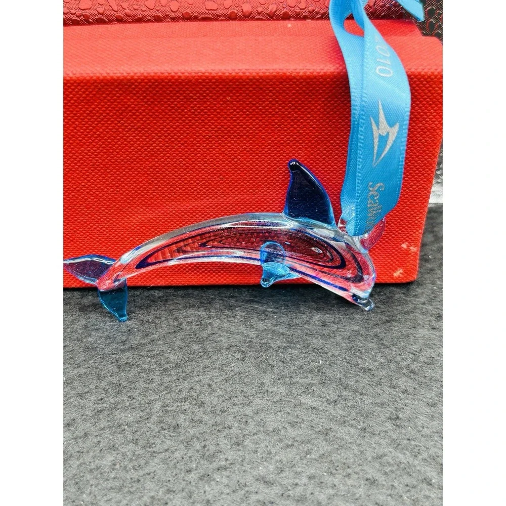 SeaWorld 2010  Blown Blue Swirl Glass Orca  Dolphin Ornament in box New